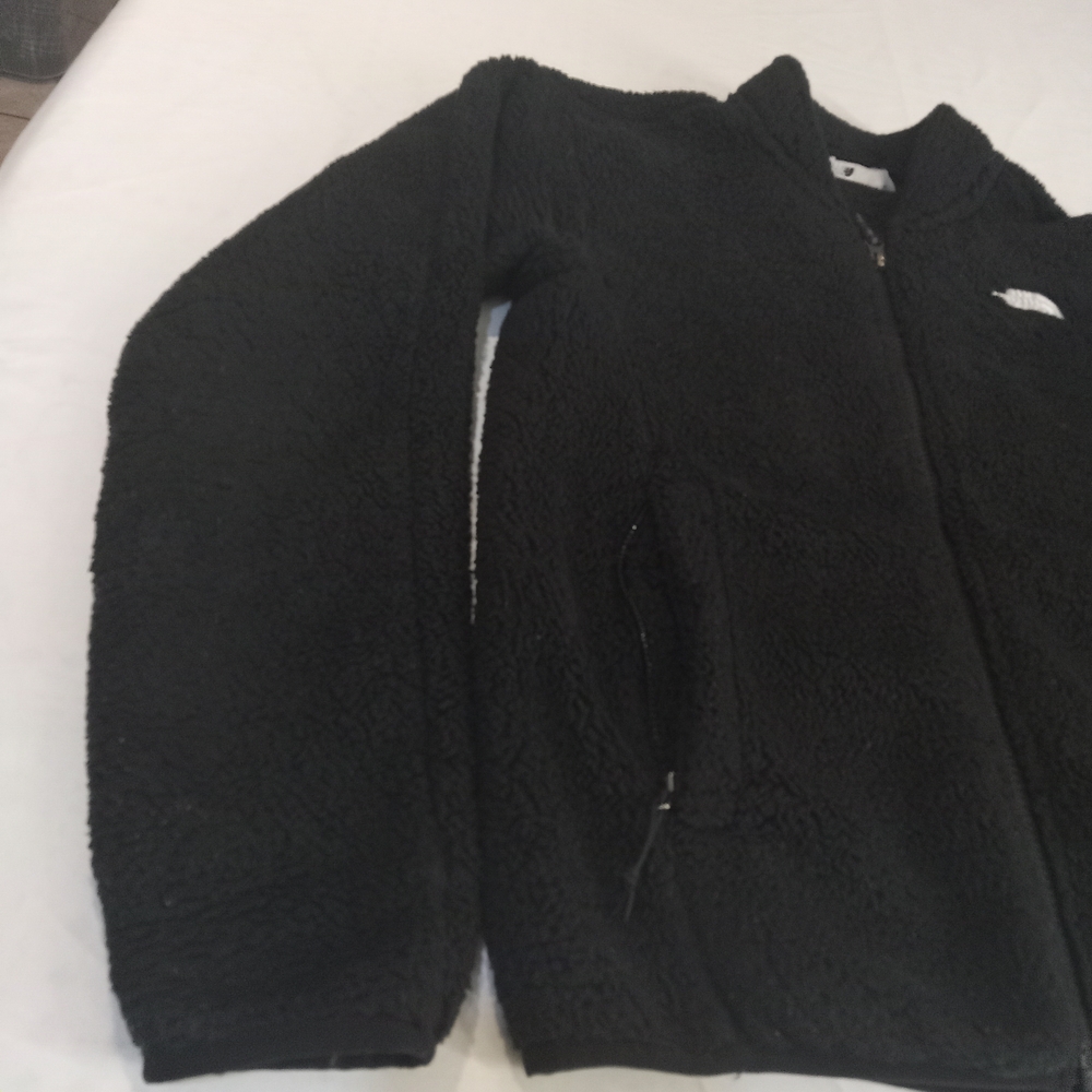 The North Face Women's Black Fleece Faux Fur Jacket Size XS - Picture 3 of 10